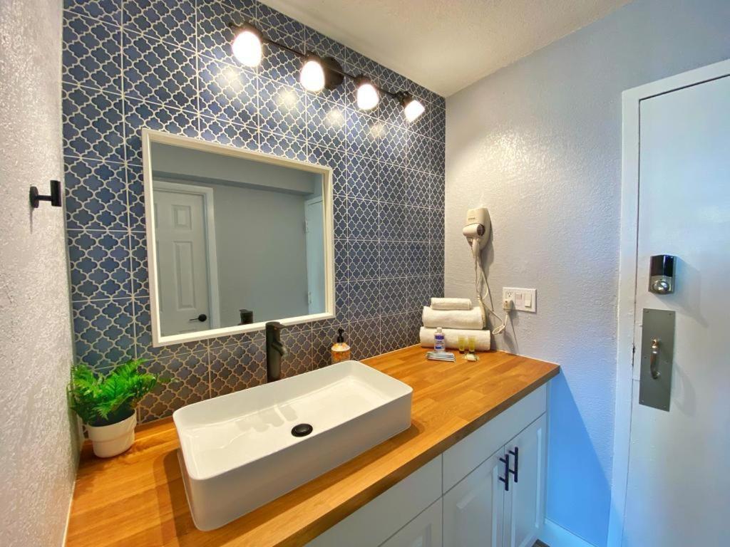 Castaways Resort Studios Daytona Beach Extérieur photo